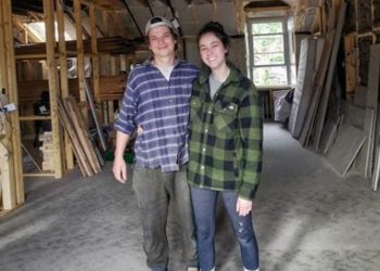 Fue a una subasta y por error gastó todos sus ahorros en una mansión en ruinas de 120 años