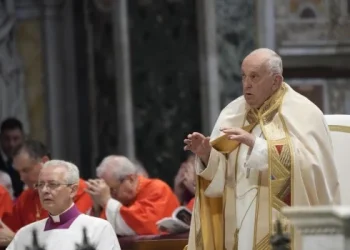 Francisco lamenta los destrozos causados por la guerra y el egoísmo en la misa del Corpus Christi