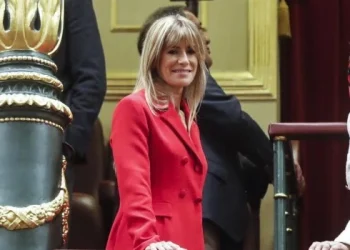 Citan a declarar por presunta corrupción a la esposa de Pedro Sánchez
