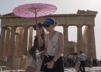 Grecia cierra colegios y la acropólis por la ola de calor