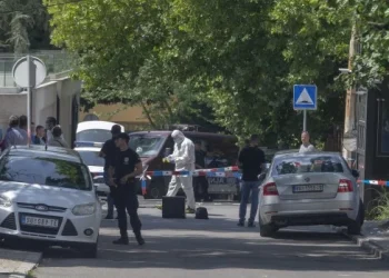 Un hombre es abatido ante la embajada de Israel en Belgrado tras atacar a un policía