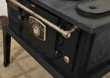 Ante el alto precio de la garrafa, aumenta el uso de leña y combustible para cocinar