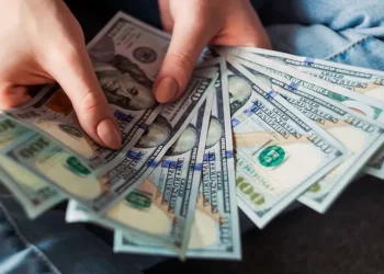 Comprar dólares por ventanilla: cómo y cuánto puedo adquirir en 2024