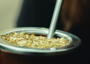 El mate perfecto: cuál es el significado de la «montañita» al momento de preparar la infusión