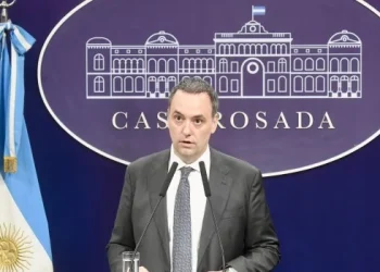 Adorni quedará a cargo de las empresas públicas de comunicación