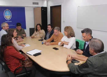 Ampros rechazó la nueva oferta salarial y pidió el bloqueo de títulos para los médicos mendocinos