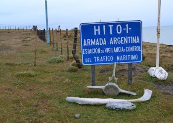 Una construcción militar argentina en la Patagonia pasó a territorio chileno y disparó una controversia