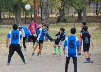 El Barrio Unimev tiene su equipo de fútbol mixto y valoriza la integración