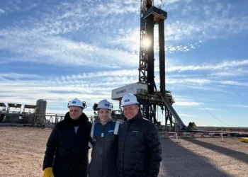 Caputo recorrió Vaca Muerta junto al presidente de YPF y el gobernador de Neuquén