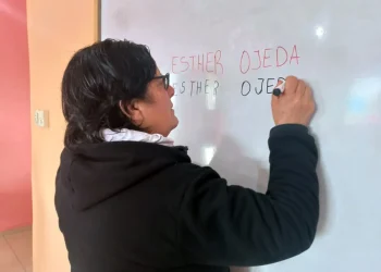 Chavela, la mujer que carnea por la mañana y en la tarde aprende a leer y escribir