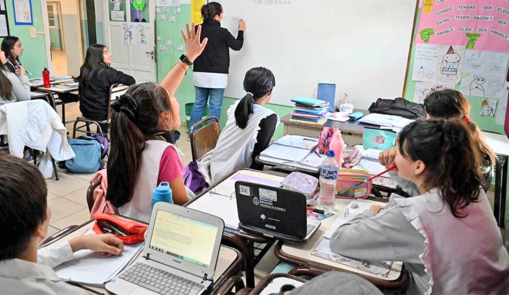 La brecha del salario docente en la Argentina: diferencias de hasta un millón y medio de pesos entre provincias
