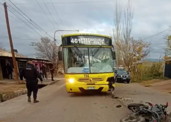 Provincia de Mendoza: Dos motociclistas chocaron contra un colectivo y murieron