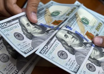 Tensión cambiaria: El dólar blue volvió a subir, rompió su propio récord y la brecha pasó el 50%