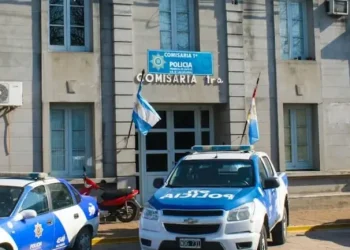 Escándalo en Santa Fe: mujer policía se filmó teniendo sexo con un detenido