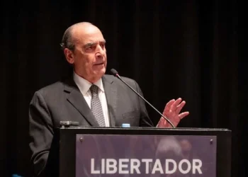 Francos instó al sector petrolero a invertir