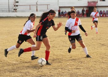 El Porvenir goleó a Balloffet en el inicio de los cuartos de final del fútbol femenino