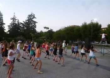 Mañana todos a bailar: mega-clase de zumba abierta a quien desee sumarse