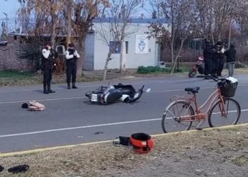 Una mujer grave tras caer de su moto en Alvear