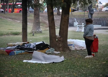 La UCIM criticó la “postal de la pobreza”: gente durmiendo en la calle