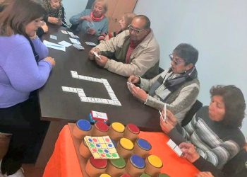 Se realizó una jornada de juegos y té-lotería bailable para adultos mayores