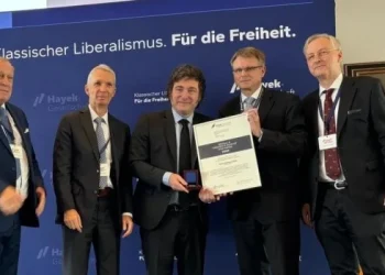 Milei arribó a Alemania y fue premiado en Hamburgo