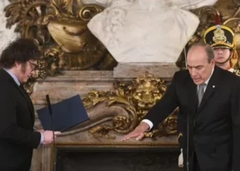 Milei le tomó juramento a Guillermo Francos como jefe de Gabinete