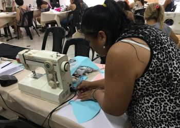 El Polo Textil organizó un taller vinculado a la confección de chalecos para el martes