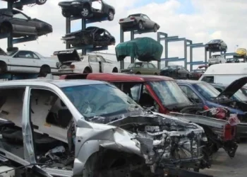 Por una vieja norma, se pierden casi 600.000 millones de pesos al año por desechos de automóviles