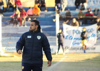 Matías Valdez dejó de ser el entrenador de Huracán
