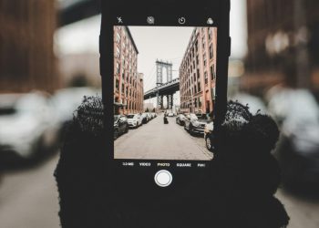 Tips para el invierno: la forma definitiva para usar el celular con los guantes puestos