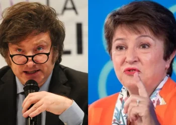 El FMI anticipó que los impuestos se seguirán pagando en pesos y el dólar no tendrá estatus de moneda oficial