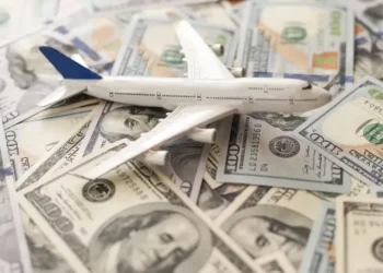 Qué pasa si te agarran con dólares sin declarar en un avión