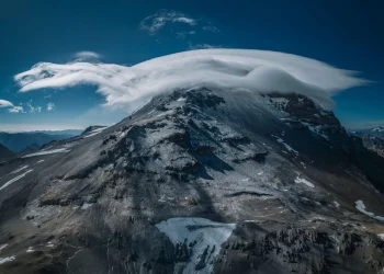 Un espectáculo en las alturas: la nube lenticular que se posó sobre el Aconcagua
