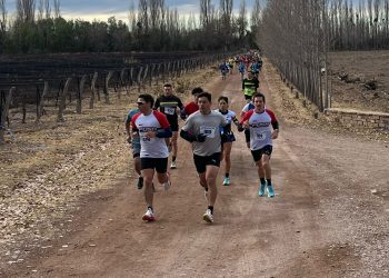 Silvana del Carmen Mansilla y Denis Álvarez ganaron los 10km «Entre Viñedos y Montañas»