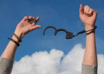 “El camino es hospital, cárcel o tumba”: la lucha sin fin de una mamá por recuperar a su hijo