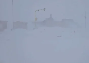 Fuerte temporal de nieve y viento blanco: evacuaron turistas y piden que no suban a alta montaña