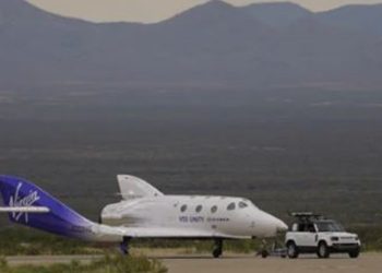 Avión espacial de Virgin Galactic llevó turistas hasta el límite del espacio