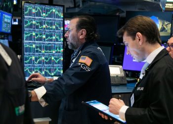 Mercados: las acciones argentinas cayeron hasta 8% en Nueva York, en una rueda con feriado local