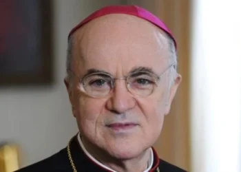 El Vaticano excomulga a un arzobispo italiano tras ser hallado culpable del delito de «cisma»