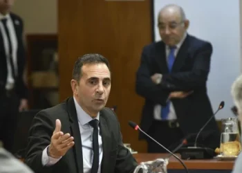 El Gobierno convocará a una mesa tripartita con representantes sindicales, empresariales y del Poder Ejecutivo