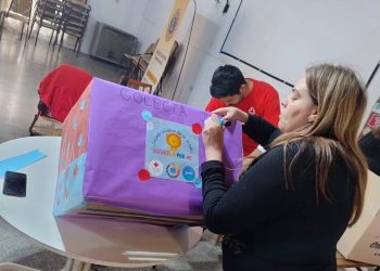 Iniciativa por los chicos: un libro o juguete por una cerveza