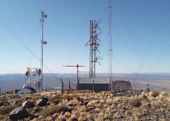 Montaron una nueva antena y repararon las repetidoras del Cerro Diamante