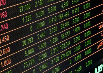 Los bonos cayeron, los dólares financieros avanzaron y el riesgo país se acercó a los 1600 puntos