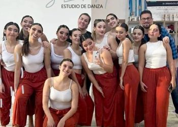 Bailarinas de un estudio de danzas local buscan recaudar fondos para viajar a un torneo en Córdoba