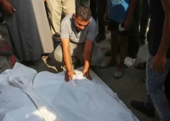 Al menos 30 muertos tras un bombardeo en un hospital de campaña en Gaza