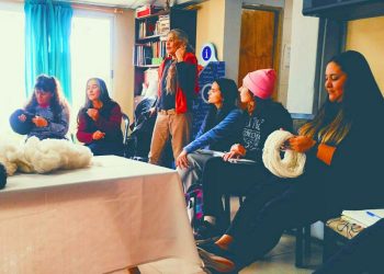 Continúan los encuentros de “mujeres hilanderas” para preservar la tradición y reconocer su importancia