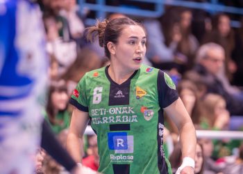 Ayelén García renovó su vínculo con el Replasa Beti-Onak de España