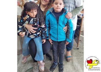 Donó su cabello para confeccionar una peluca: la emotiva historia de los pequeños Gonzalo y Alma en La Casita de Malén