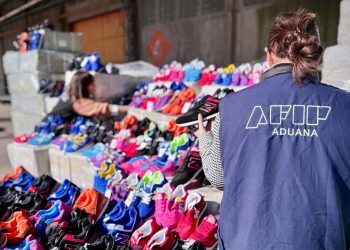 Eliminación de controles aduaneros en ropa y calzado pone en alarma a los comercios de provincias limítrofes con Chile