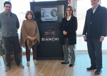 Bodegas Bianchi donó muebles y elementos tecnológicos a la Dirección de Escuelas